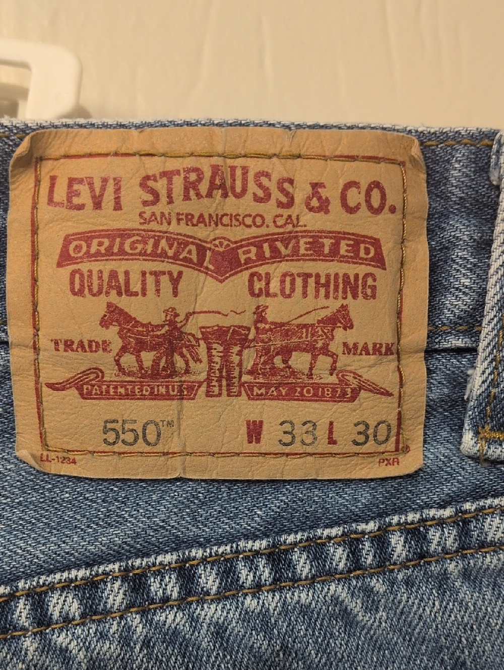 Levi's 550 Relaxed Fit Men's Jeans - Light Blue Denim
